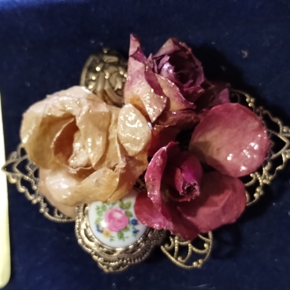Vintage Victorian Rose Brooch, Real Oregon Roses - Picture 2 of 3